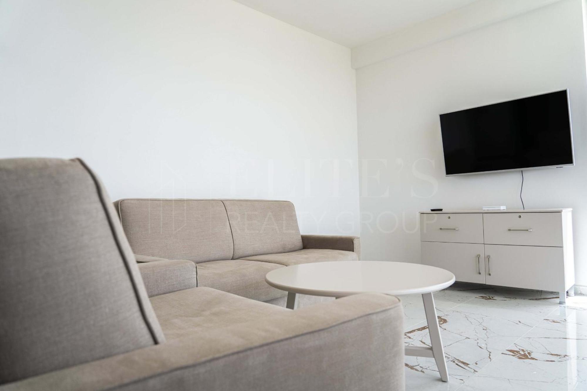 Beachfront Apartament Saranda