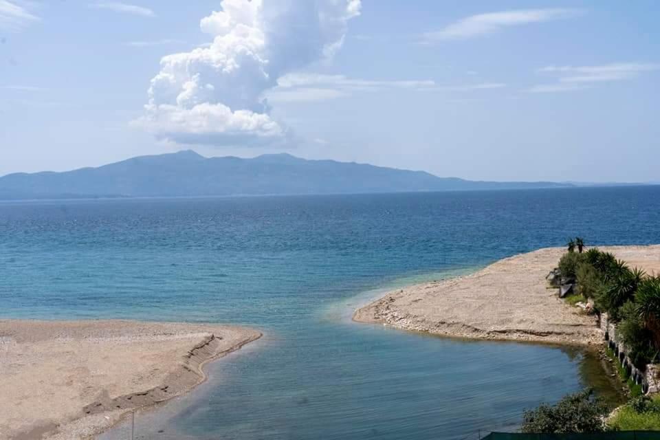 Beachfront Apartament *