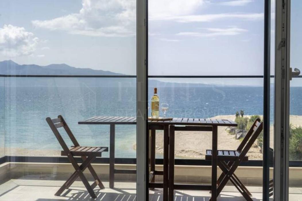 Beachfront * Sarandë